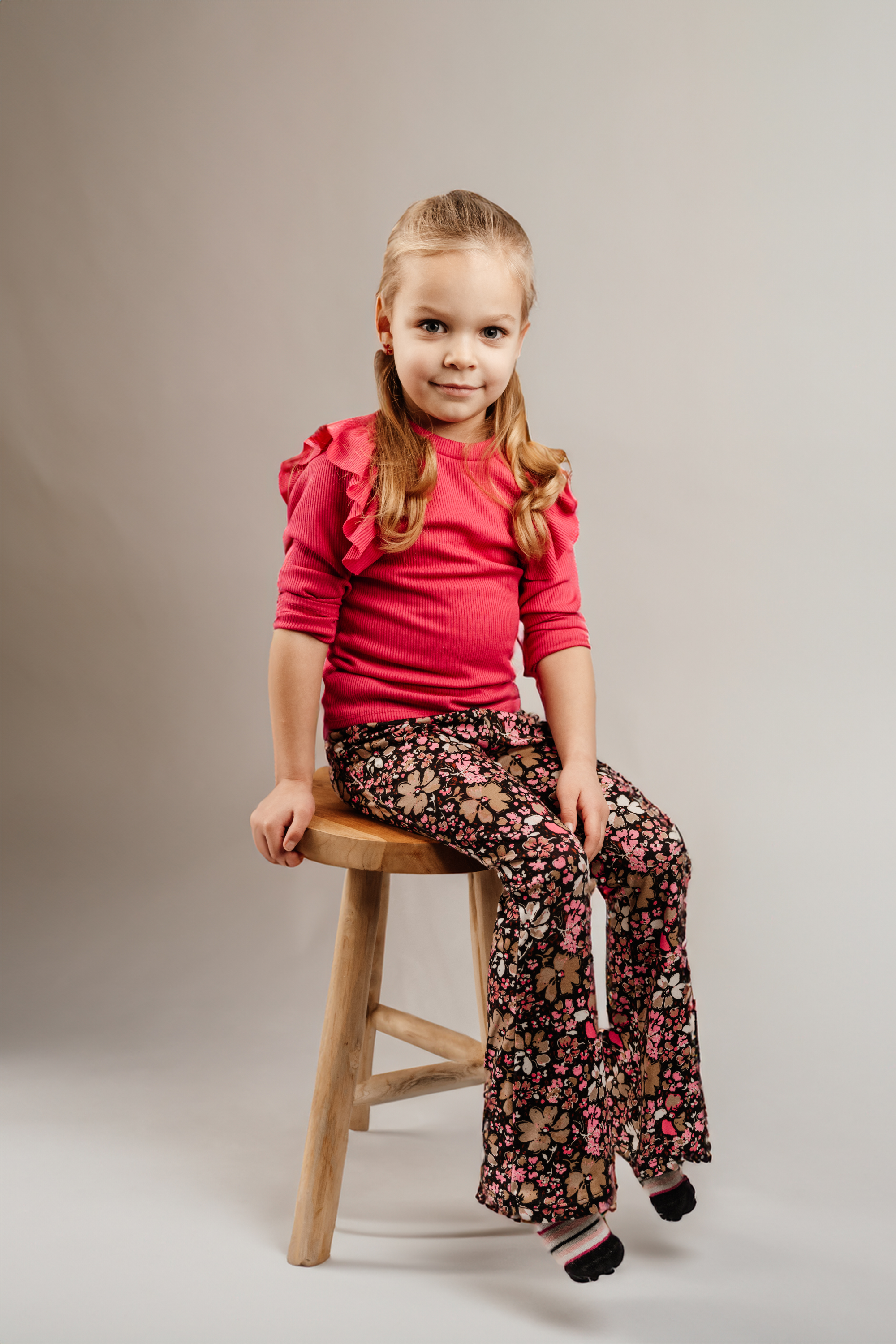 Schoolportret meisje in studio
